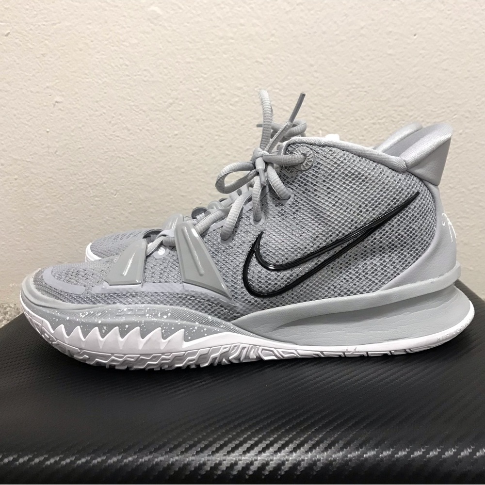 Nike Kyrie 7 TB Wolf Gray DA7767-006 sz 9.5 Men's Irving Basketball shoes